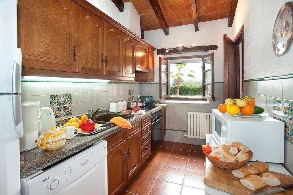 Сasa de vacaciones Lovely Stone-clad With Large Garden By Renthousing Pollensa