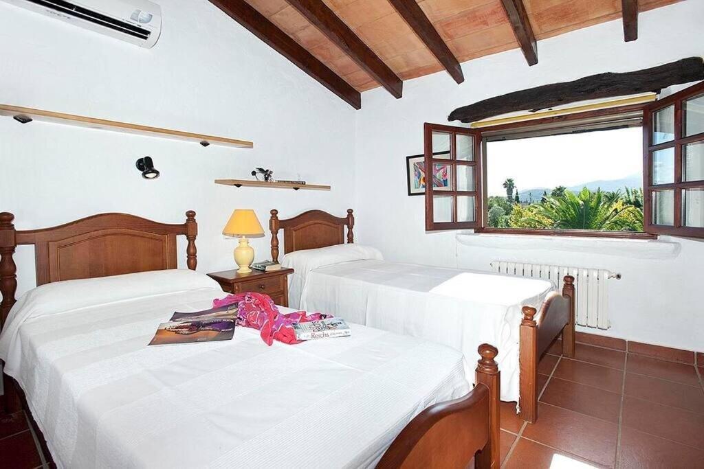Lovely Stone-clad With Large Garden By Renthousing Ferienhaus Pollença