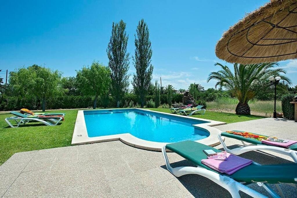 Сasa de vacaciones Lovely Stone-clad With Large Garden By Renthousing